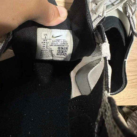 Nike Men’s Waffle One Sneakers - Picture 5 of 8